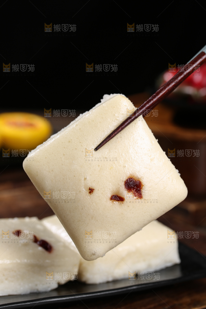 深底上的白糖发糕