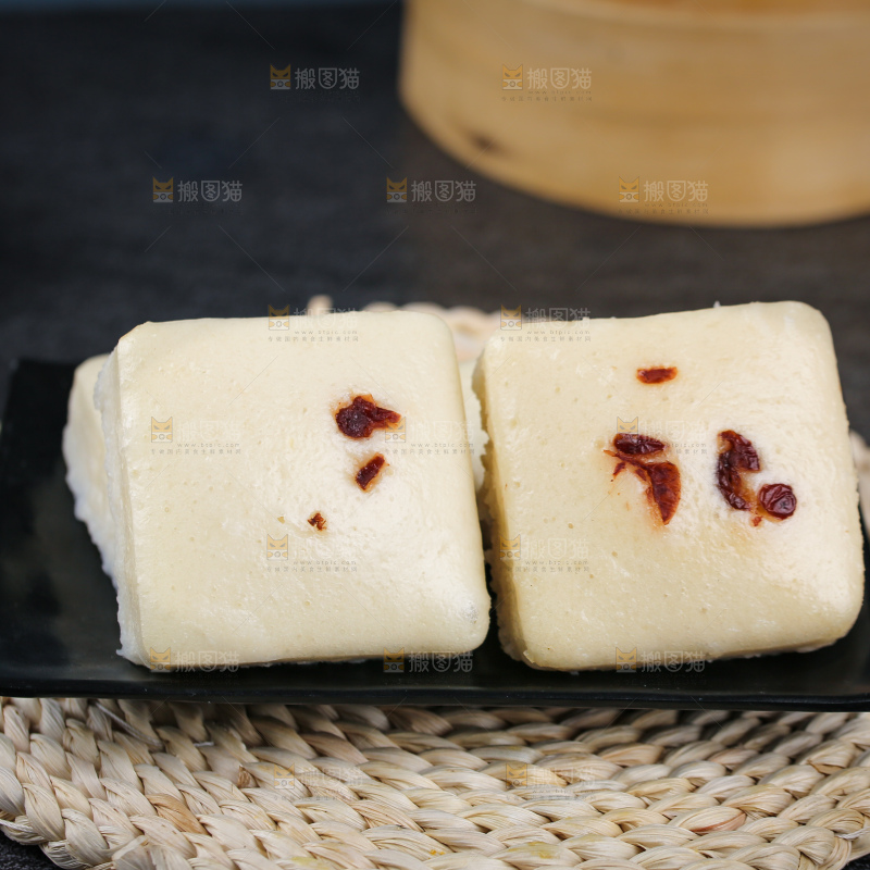 深底上的白糖发糕
