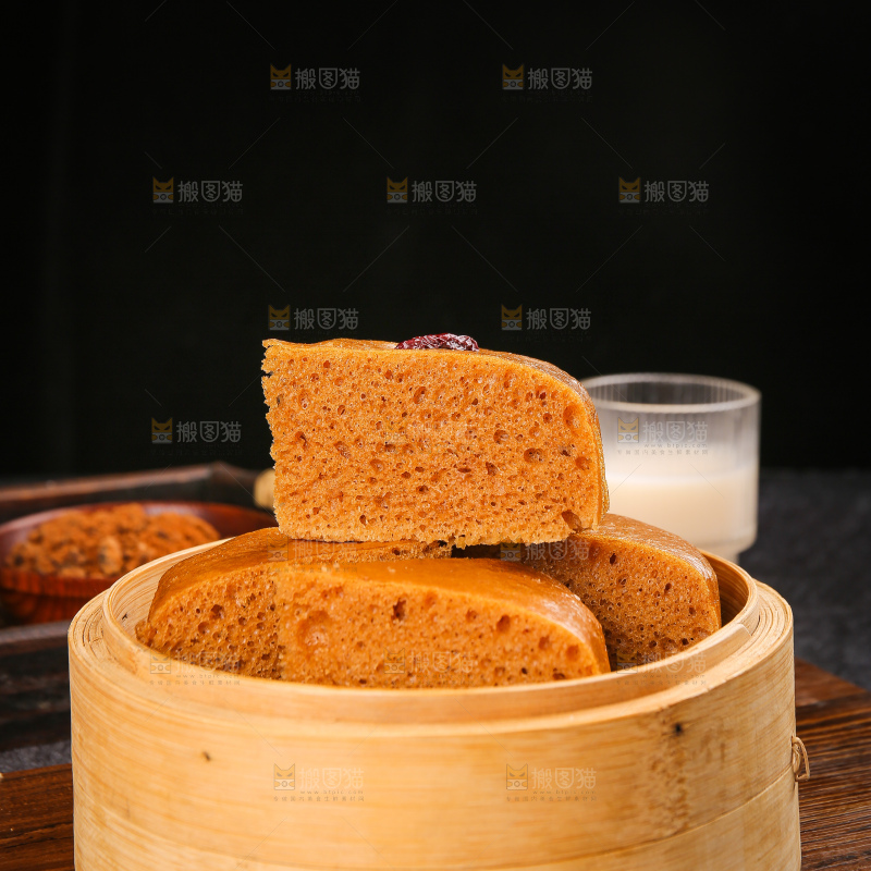 深底上的红糖红枣发糕