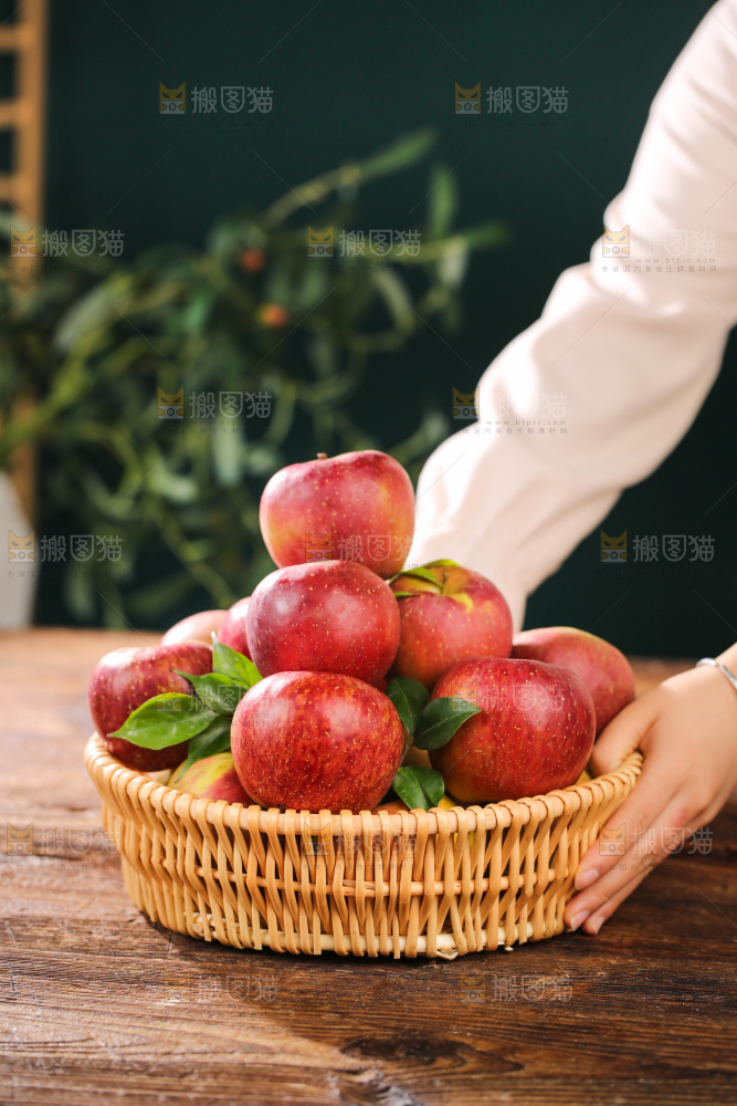 深底上的丑苹果