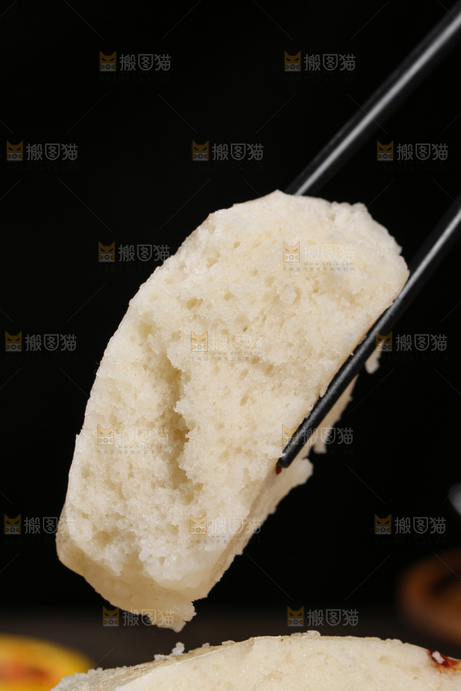深底上的白糖发糕