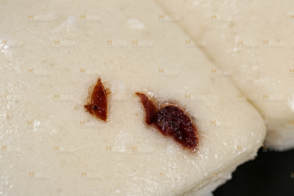 深底上的白糖发糕