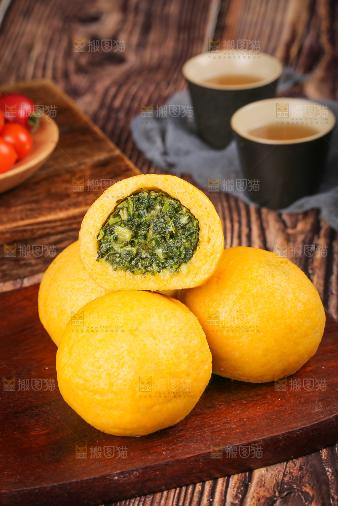 深底上的荠菜团子