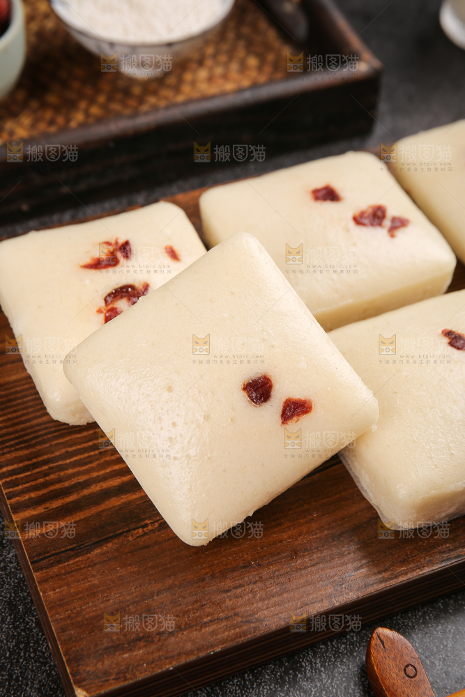 深底上的白糖发糕
