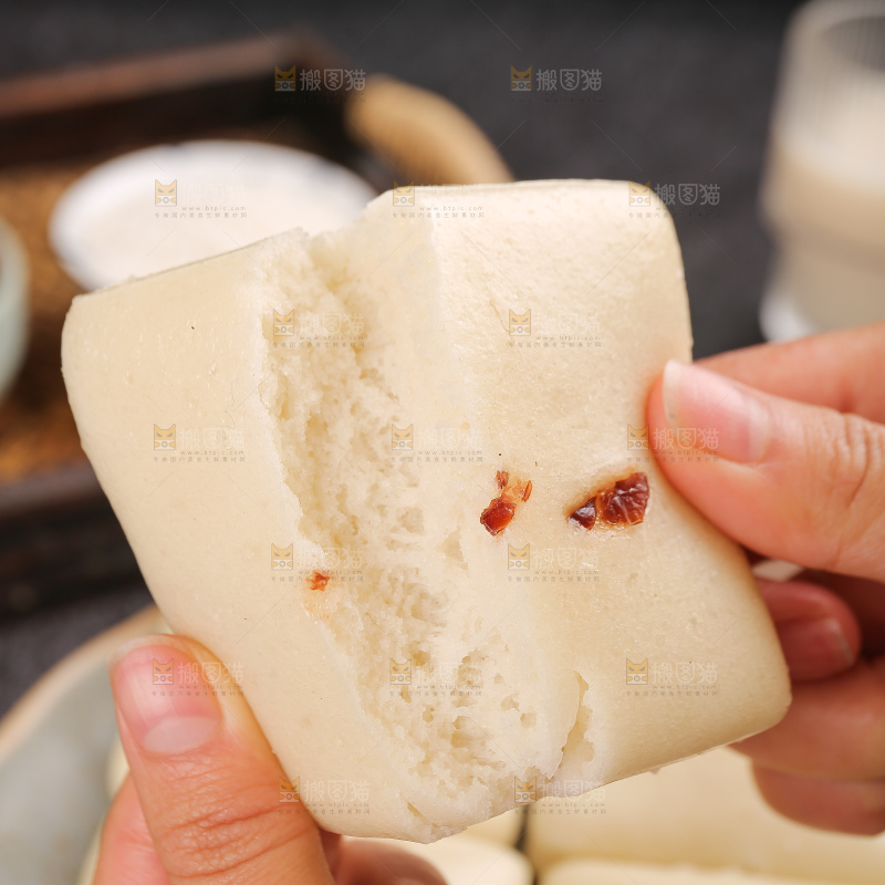 深底上的白糖发糕