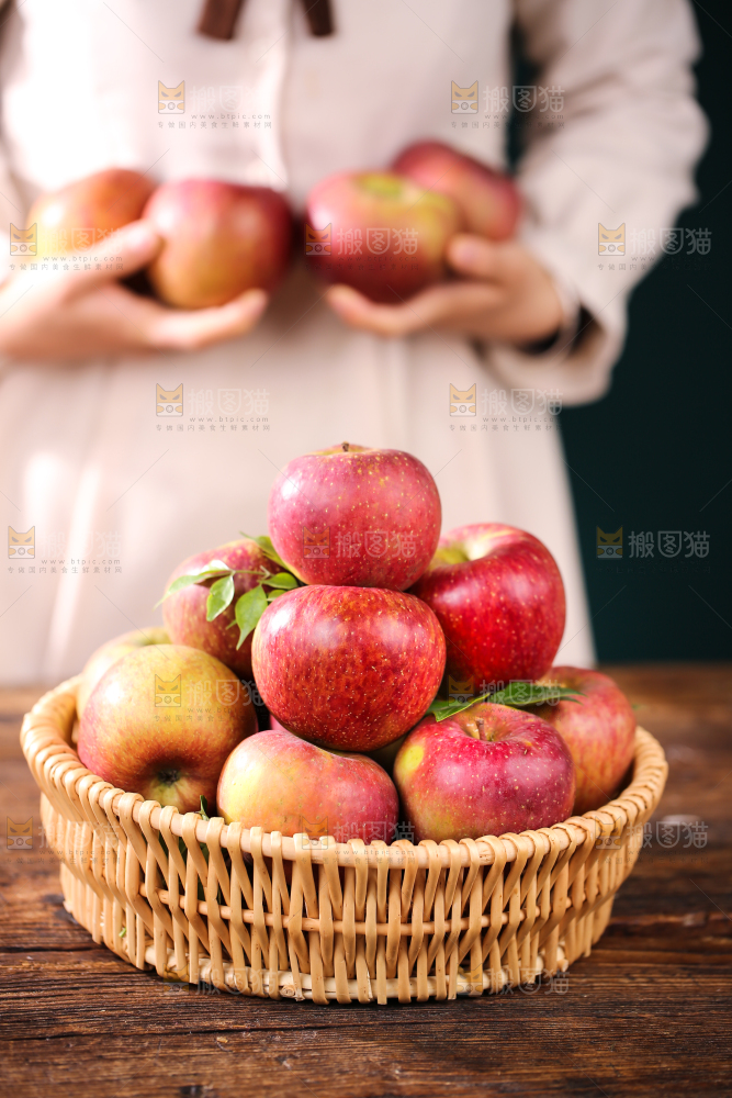 深底上的丑苹果