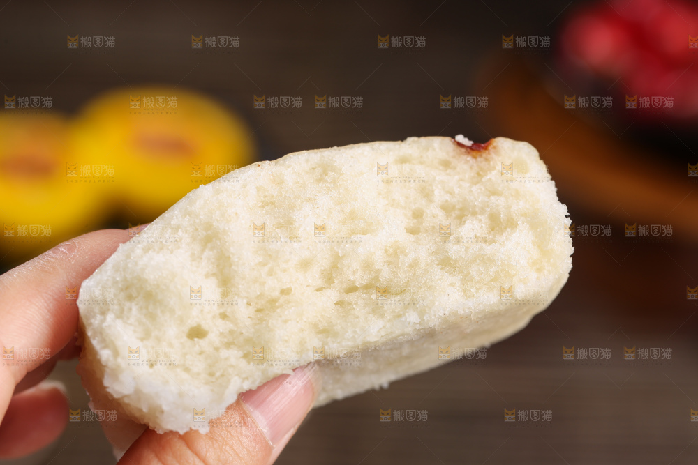 深底上的白糖发糕