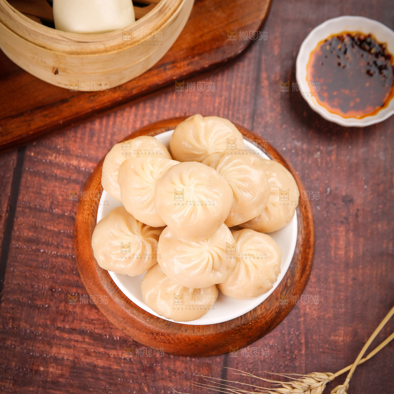 深底上的灌汤包