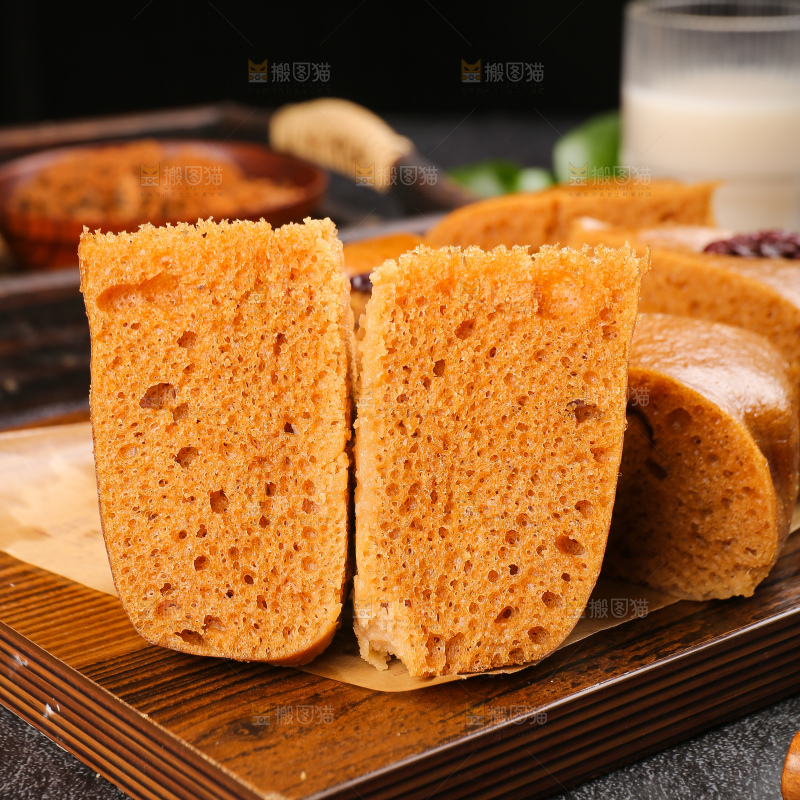 深底上的红糖红枣发糕