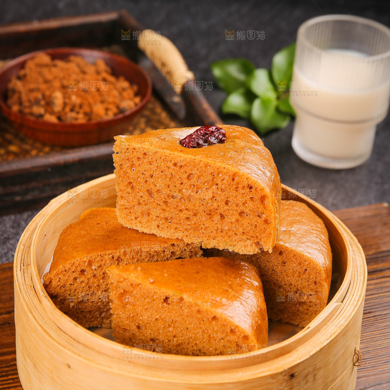 深底上的红糖红枣发糕