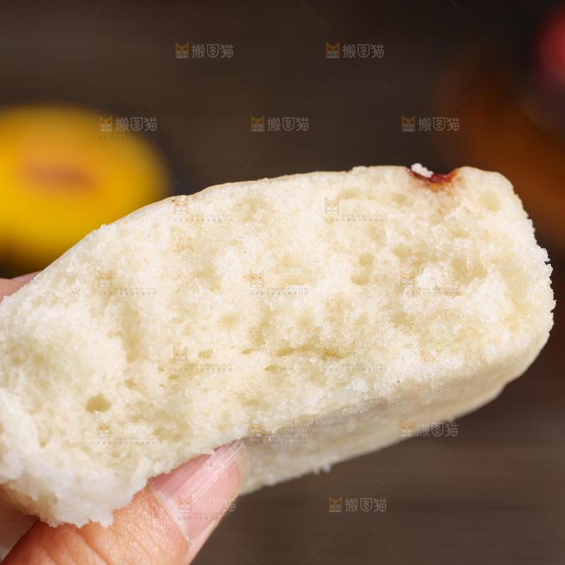 深底上的白糖发糕