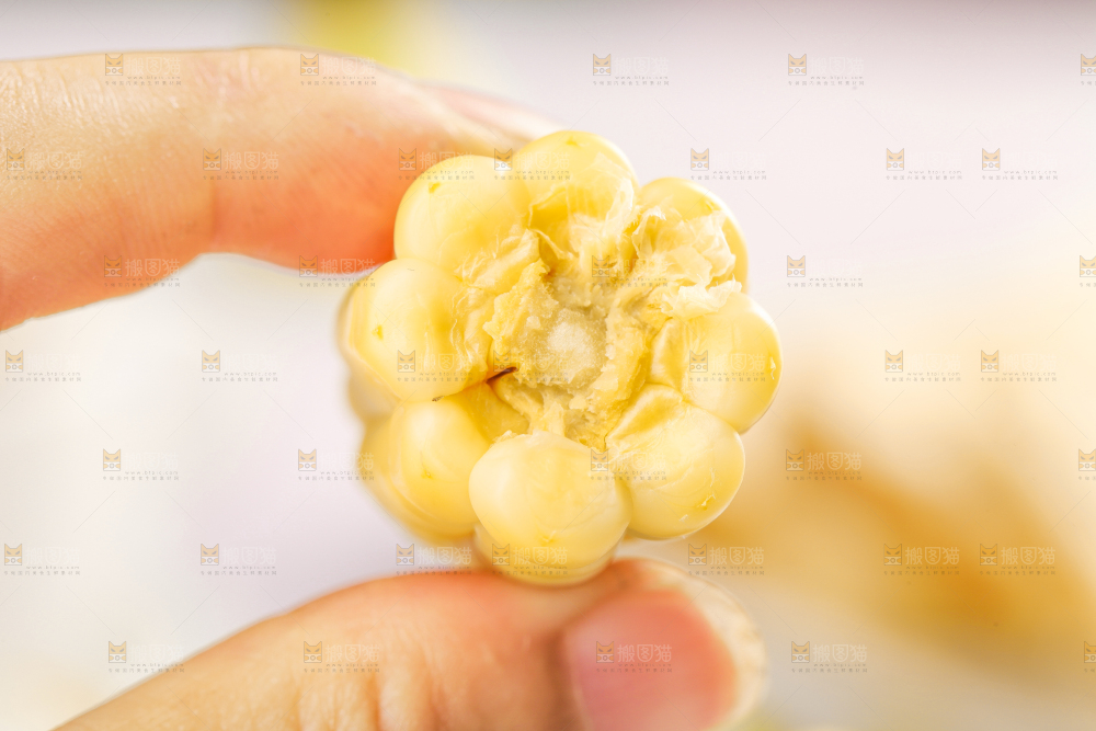浅底上的手指糯玉米