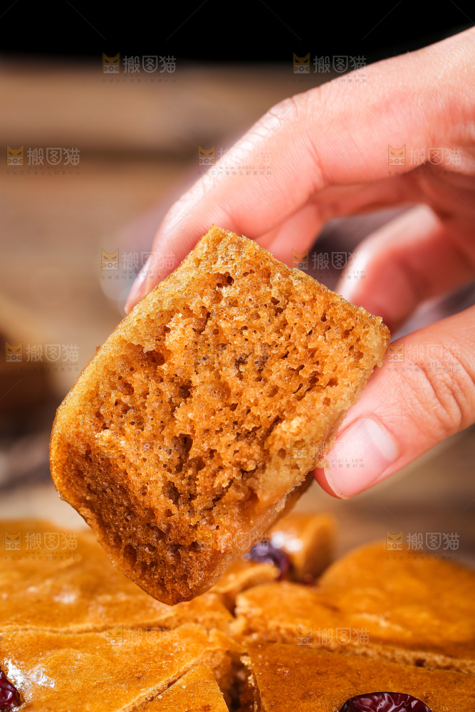 深底上的红糖红枣发糕