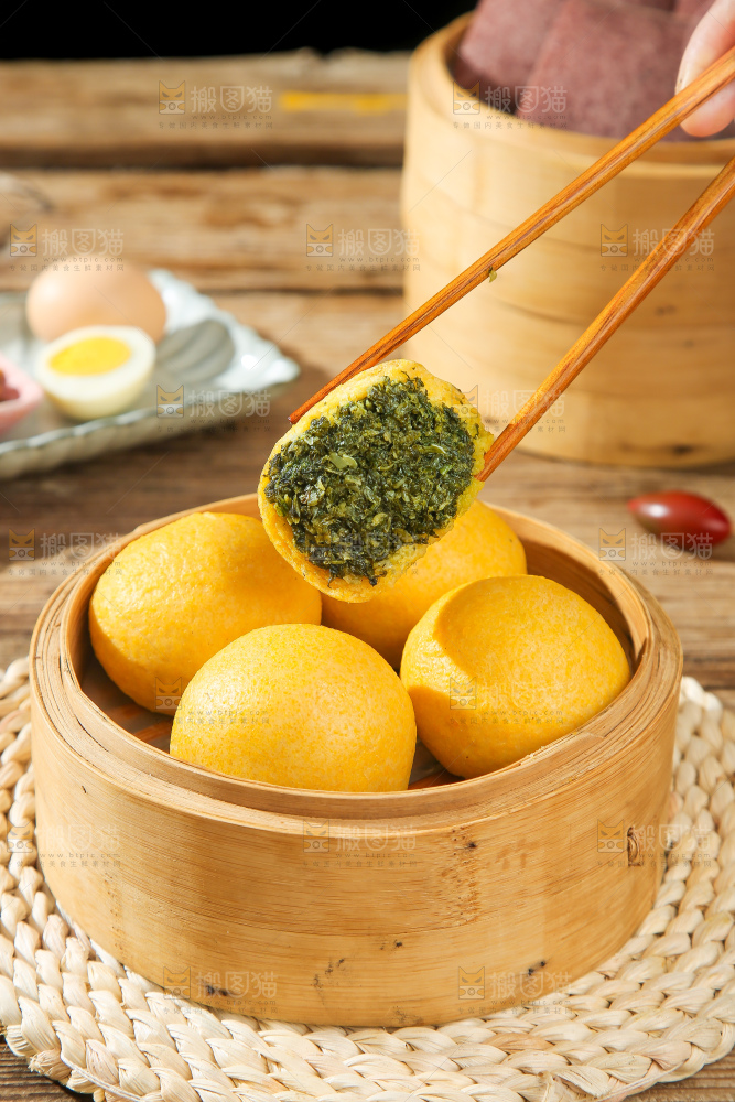 深底上的荠菜团子