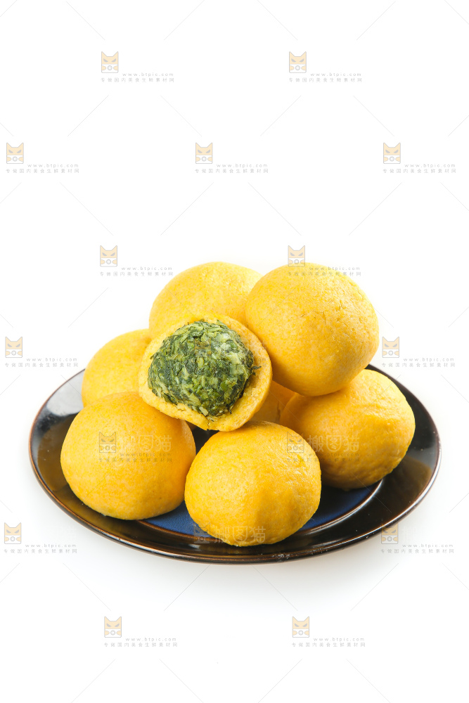 白底上的荠菜团子