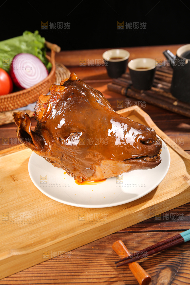 深底上的羊头肉
