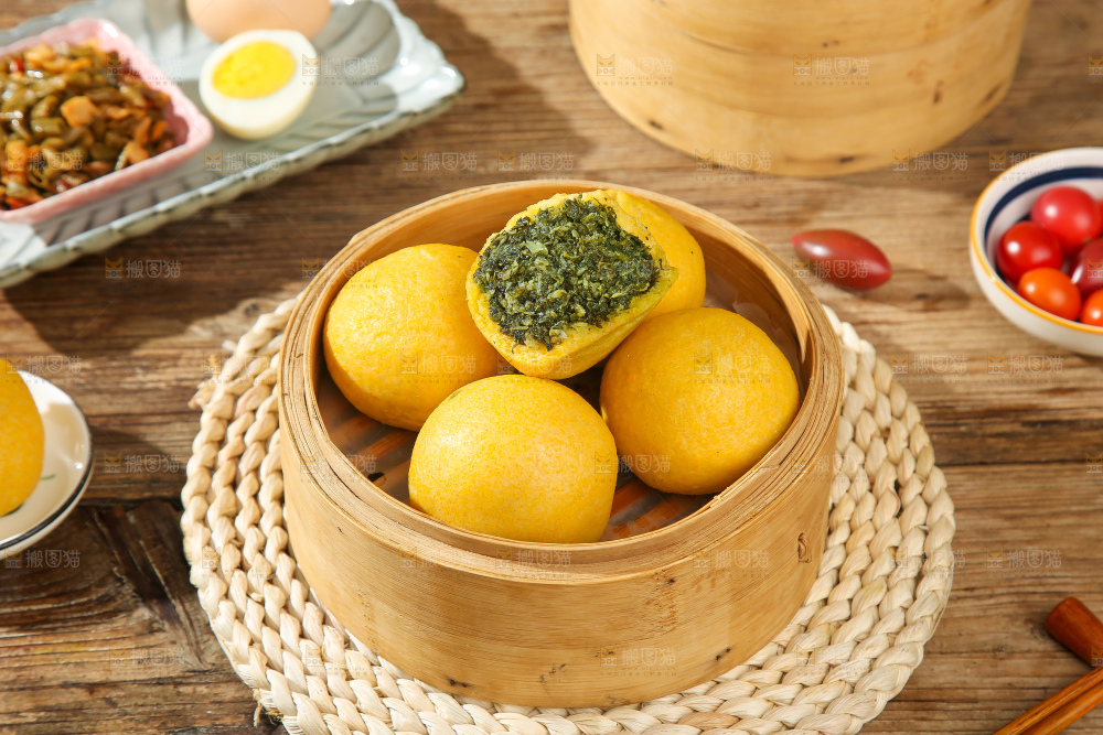深底上的荠菜团子