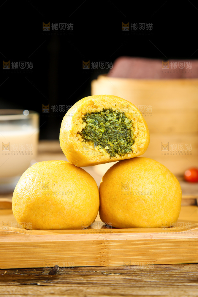 深底上的荠菜团子