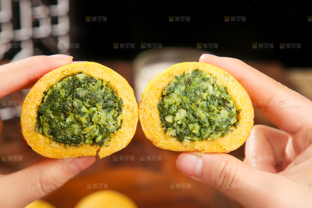 深底上的荠菜团子