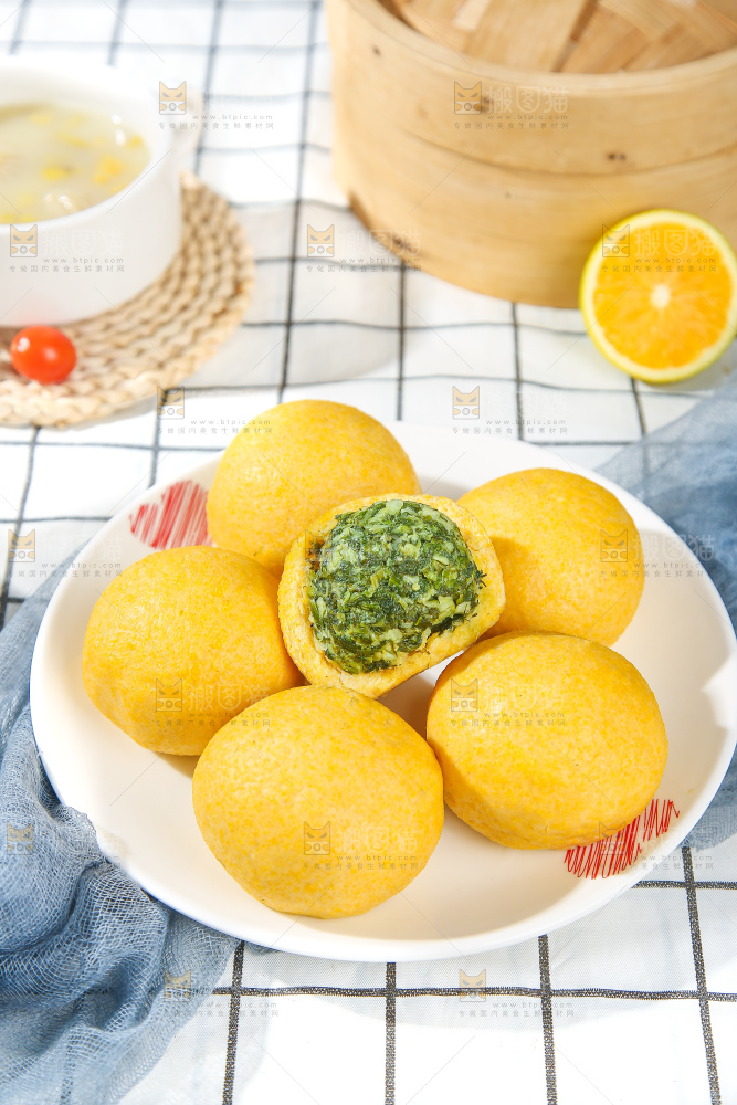 浅底上的荠菜团子