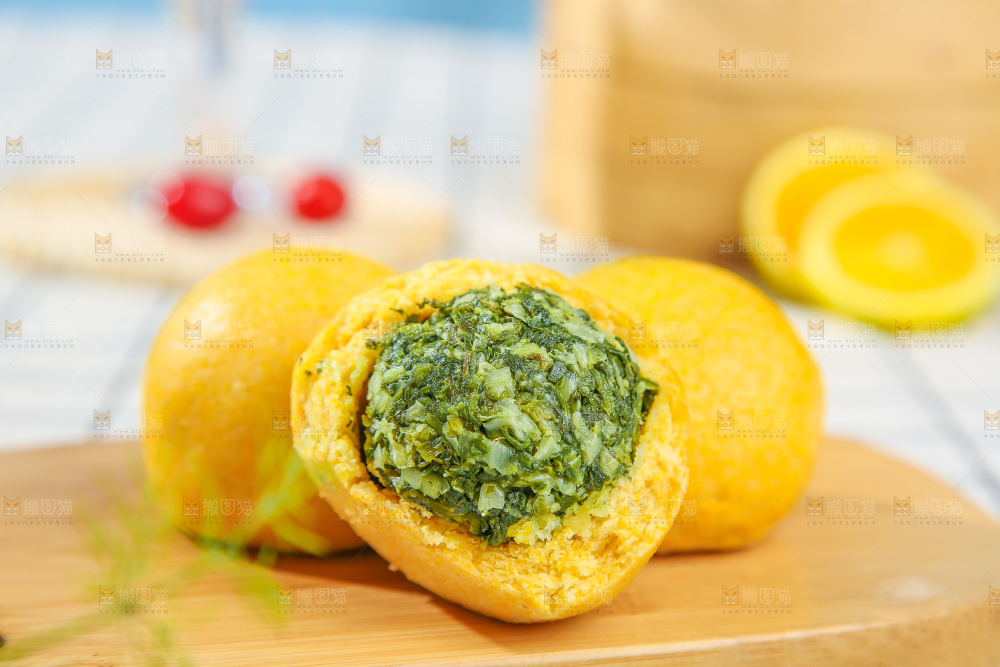 浅底上的荠菜团子