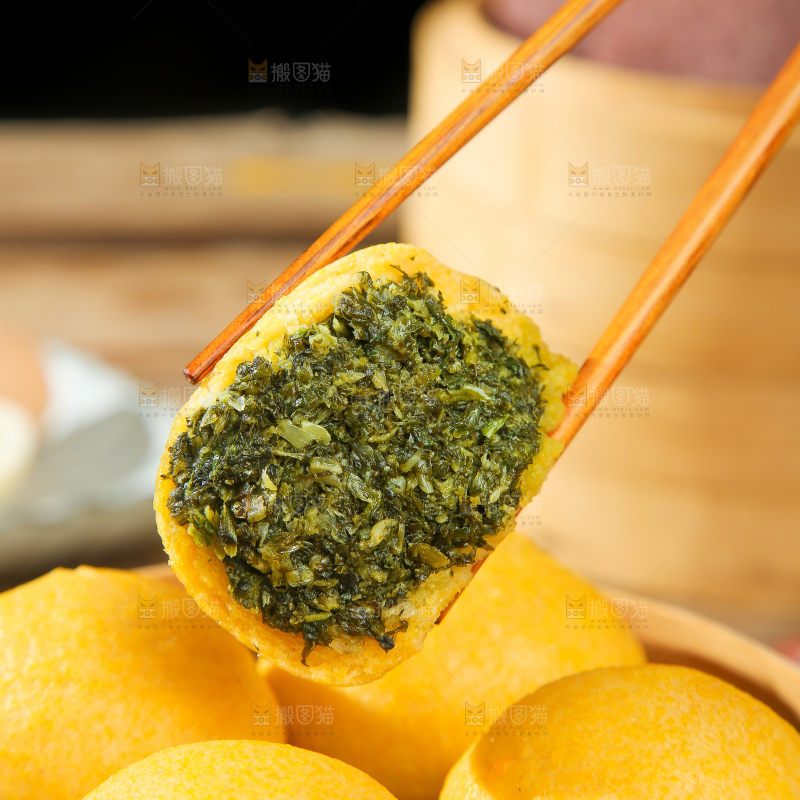 深底上的荠菜团子