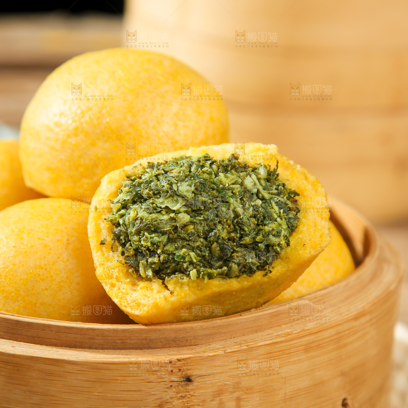 深底上的荠菜团子