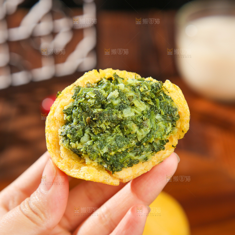 深底上的荠菜团子