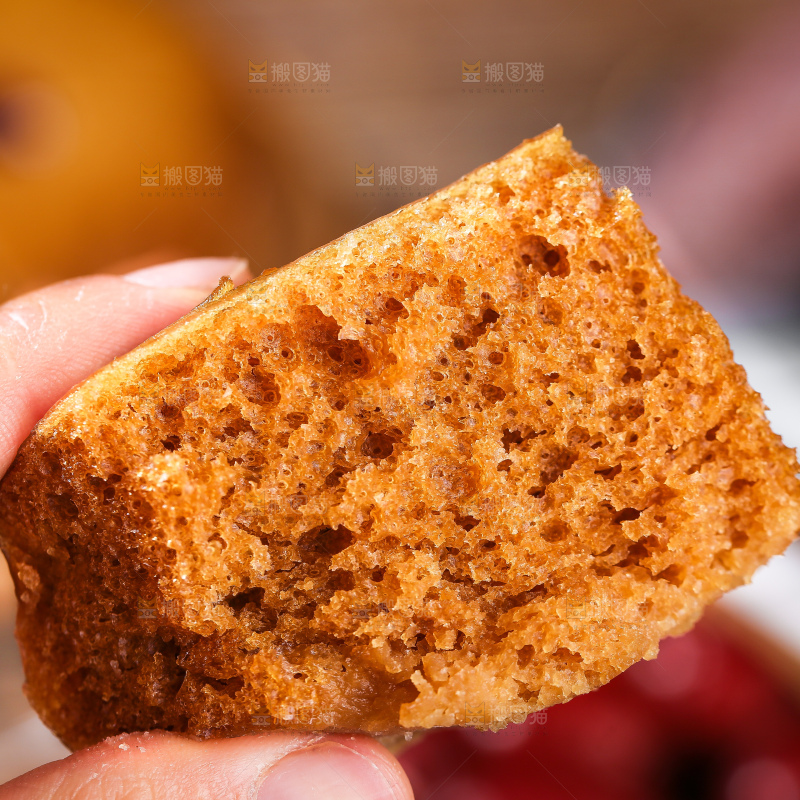 深底上的红糖红枣发糕