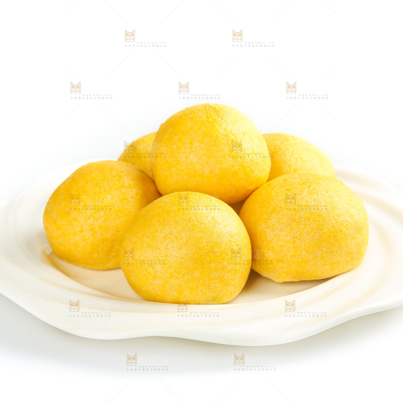 白底上的荠菜团子