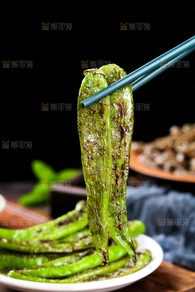 深底上的烧椒酱