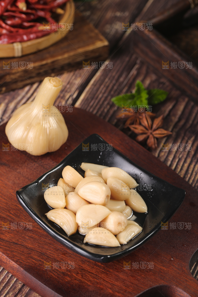 深底上的糖蒜
