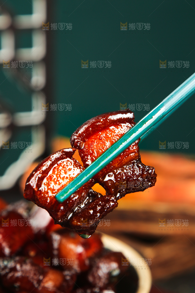深底上的红烧肉