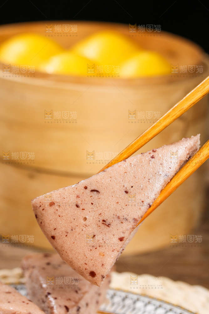 深底上的红豆发糕