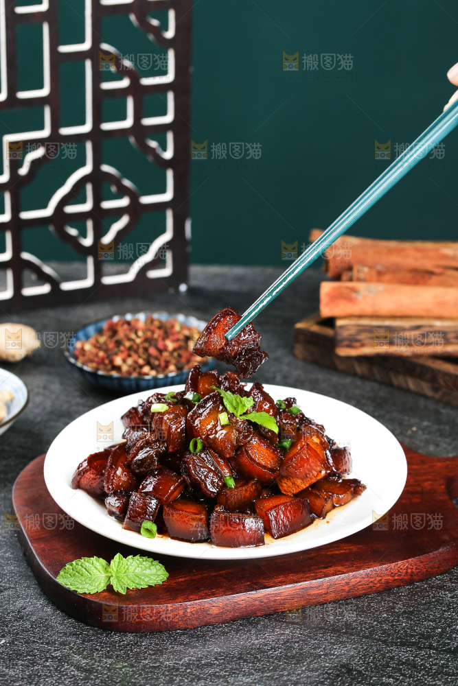 深底上的红烧肉