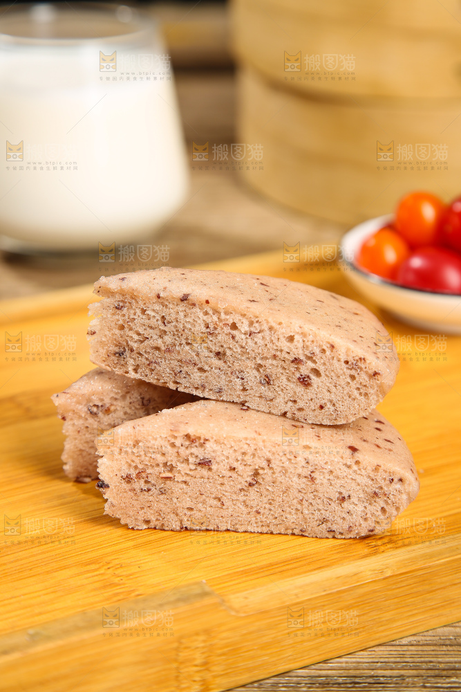 深底上的红豆发糕