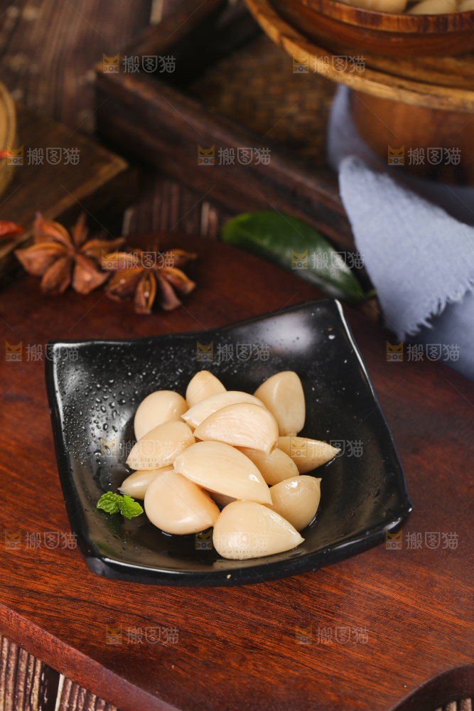 深底上的糖蒜