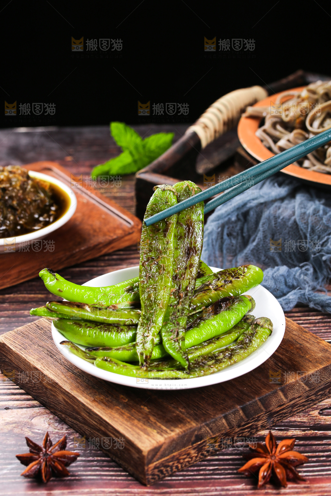 深底上的烧椒酱
