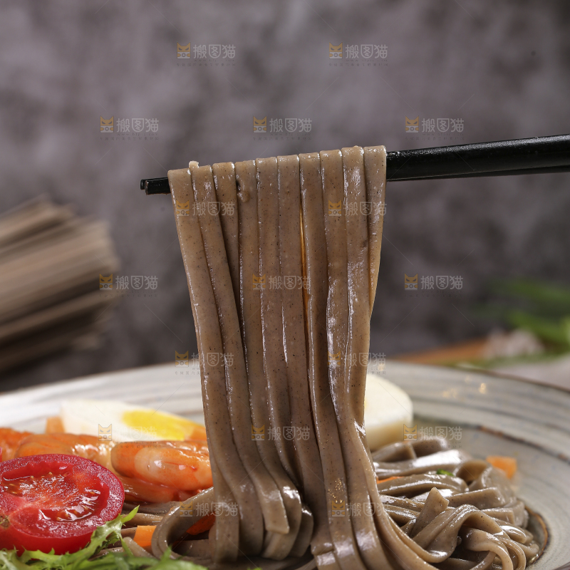 深底上的荞麦面