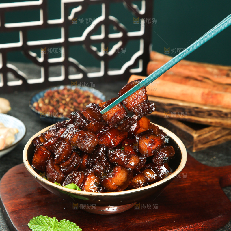 深底上的红烧肉