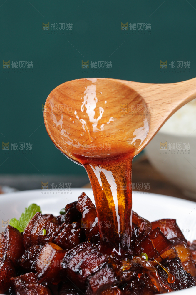 深底上的红烧肉