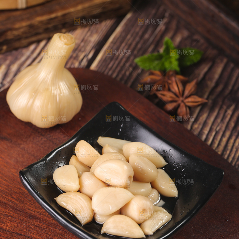深底上的糖蒜