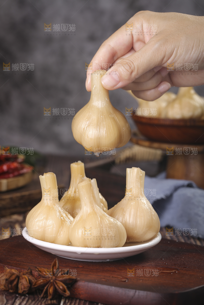 深底上的糖蒜
