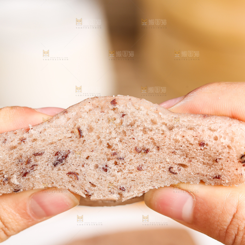 深底上的红豆发糕