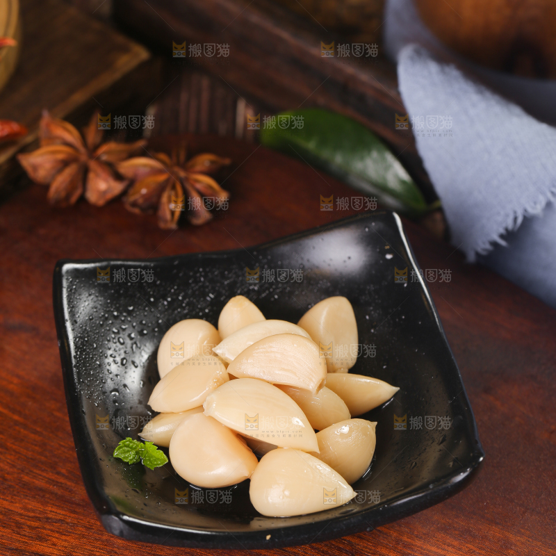深底上的糖蒜
