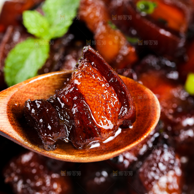 深底上的红烧肉