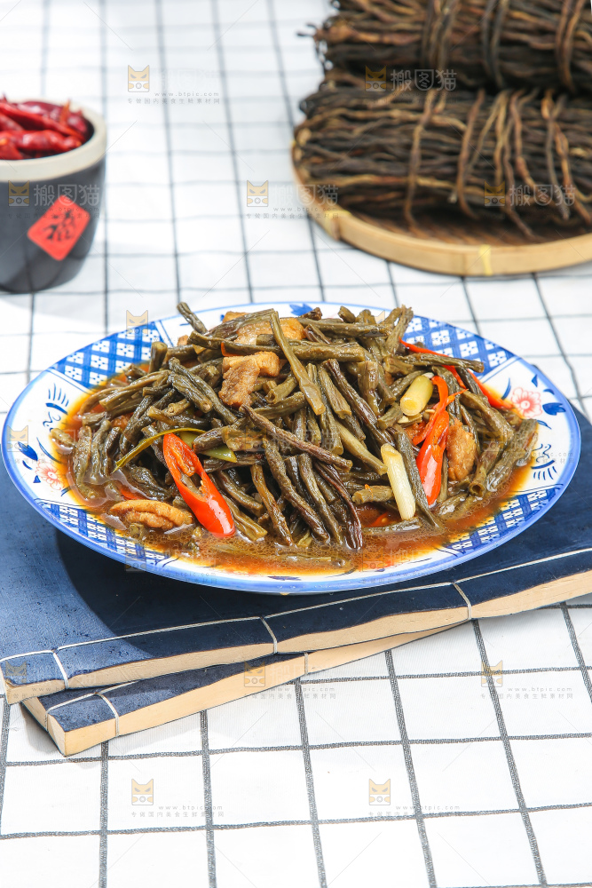 盘子里的干豆角炒肉