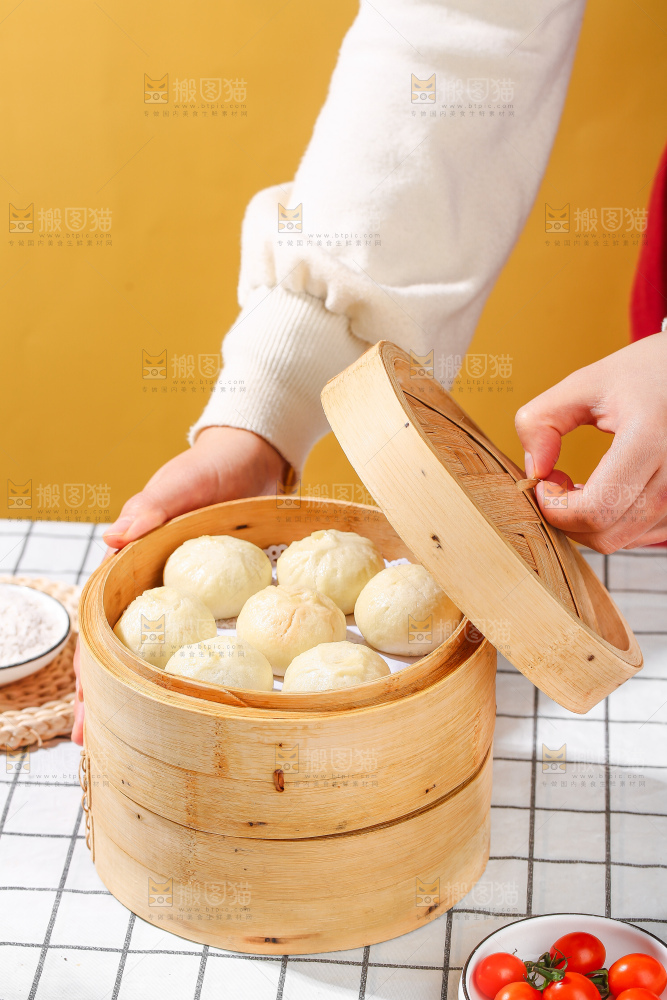 浅底上的发面小笼包
