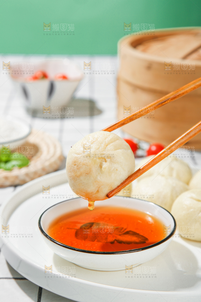 浅底上的发面小笼包