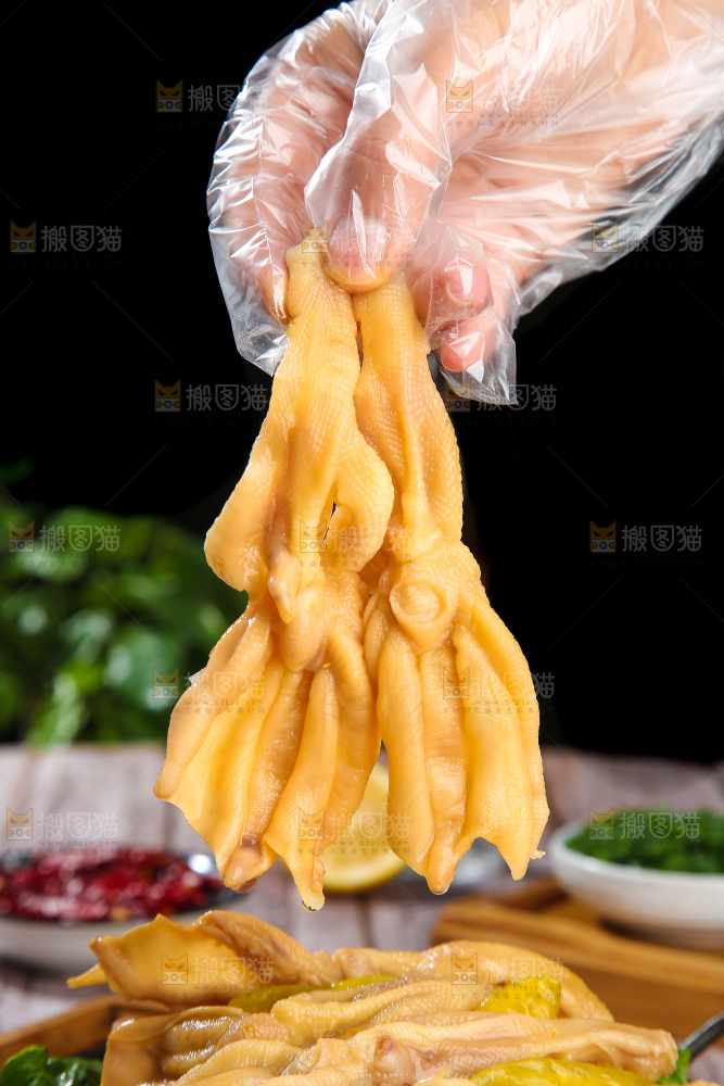木底上的无骨鸭掌